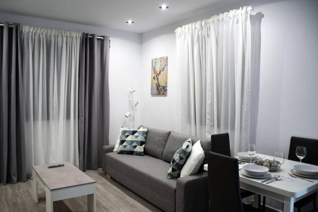 Alojamientos Lola, Suite Con Jacuzzi Benalup-Casas Viejas Dış mekan fotoğraf