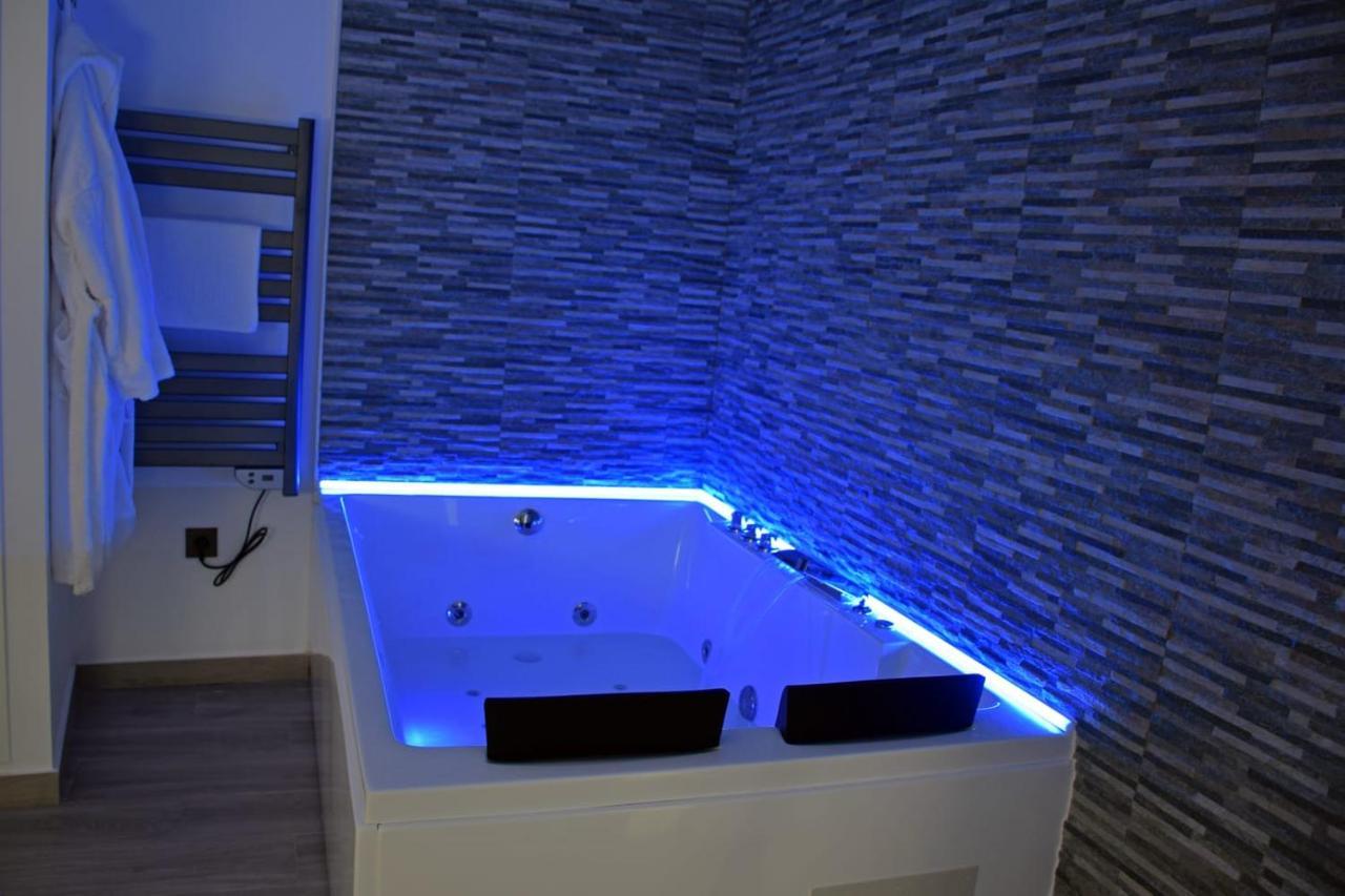 Alojamientos Lola, Suite Con Jacuzzi Benalup-Casas Viejas Dış mekan fotoğraf