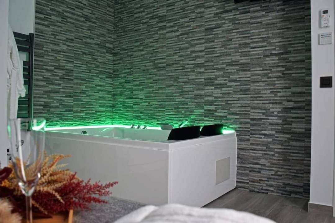 Alojamientos Lola, Suite Con Jacuzzi Benalup-Casas Viejas Dış mekan fotoğraf